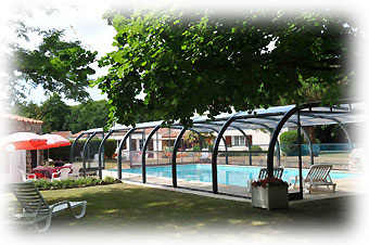 Piscine et maison vendéenne